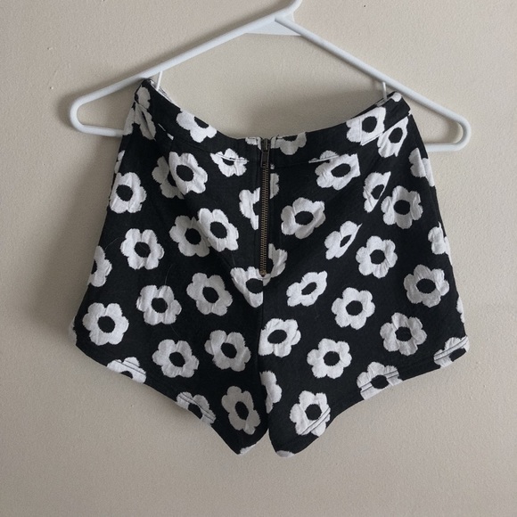 Size S, L.A Hearts (Pacsun) , Daisy Shorts - Picture 2 of 2